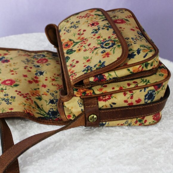 Patricia Nash Vintage Floral Crossbody Bag & Matching Wristlet Set - Picture 8 of 16